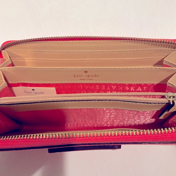 Kate Spade Hot Pink Wallet w Barbiecore Vibes - Picture 4 of 4